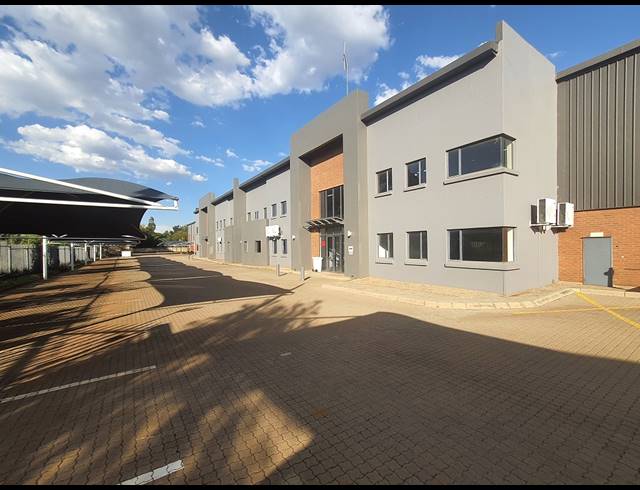 4,892M² WAREHOUSE TO LET IN POMONA